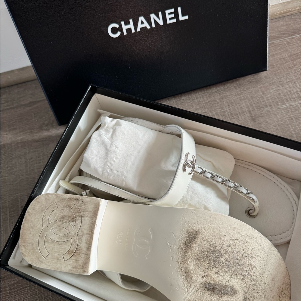 Chanel Patent leather white sandal - Picture 5 of 7